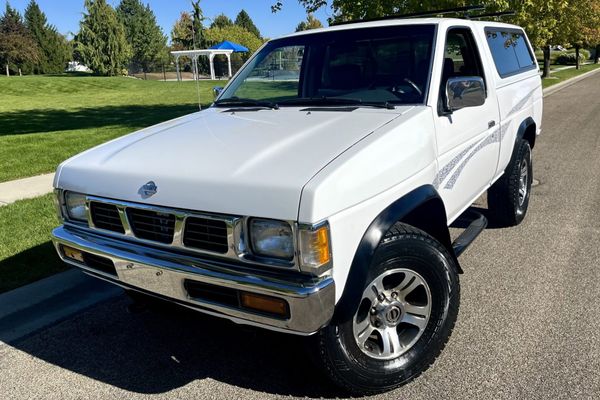 1996 Nissan Hardbody XE 4×4 5-Speed