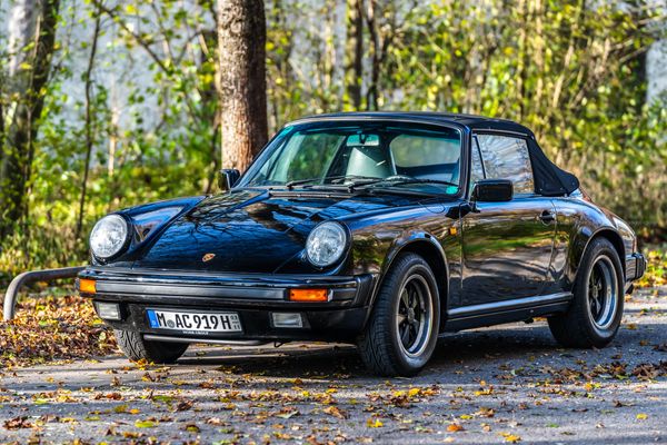 1988 Porsche 911 3.2 Carrera Cabriolet