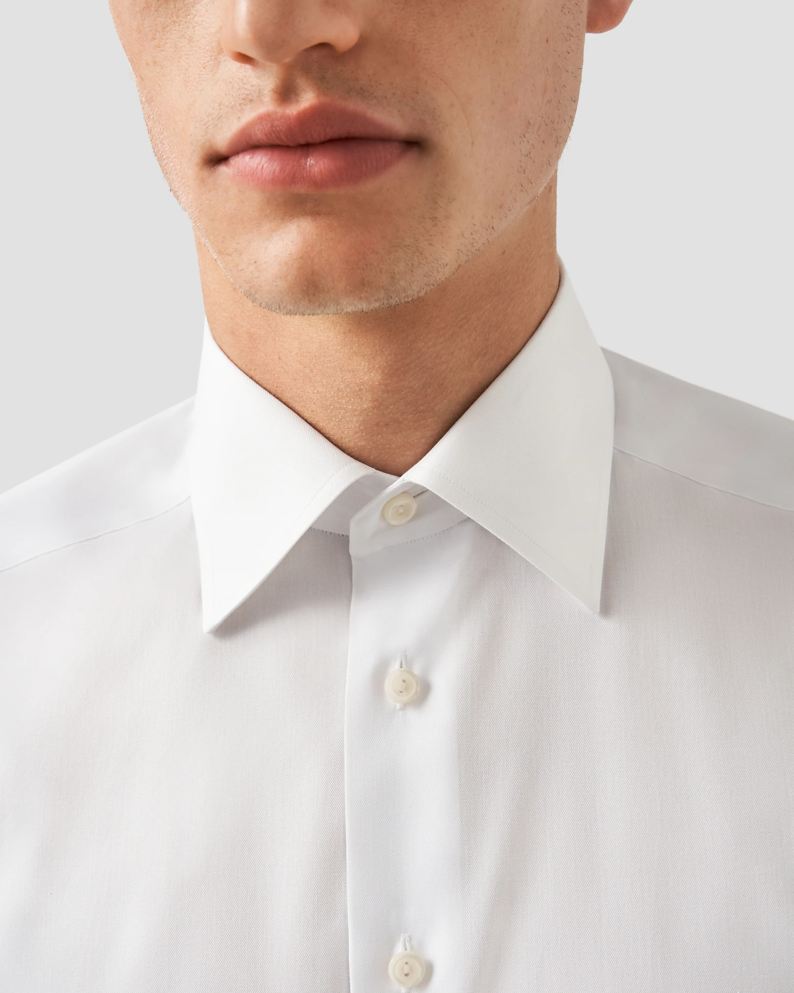 Moderate Cut Away Collar