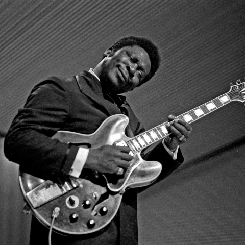 BB King on stage with lucille 