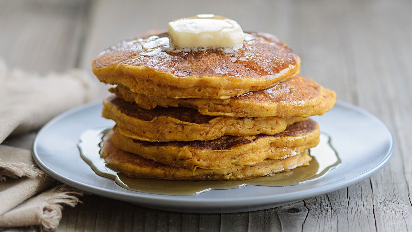 a plate of pancakes 