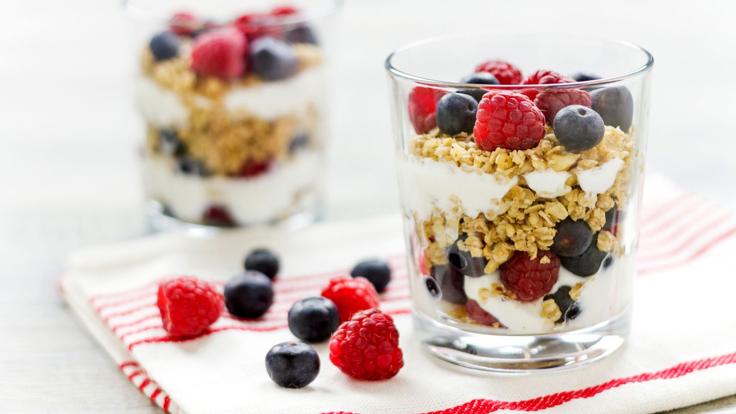 Make-Ahead Berry and Yogurt Parfaits