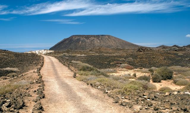 Chemin de randonnée menant au volcan La Caldera à Los Lobos