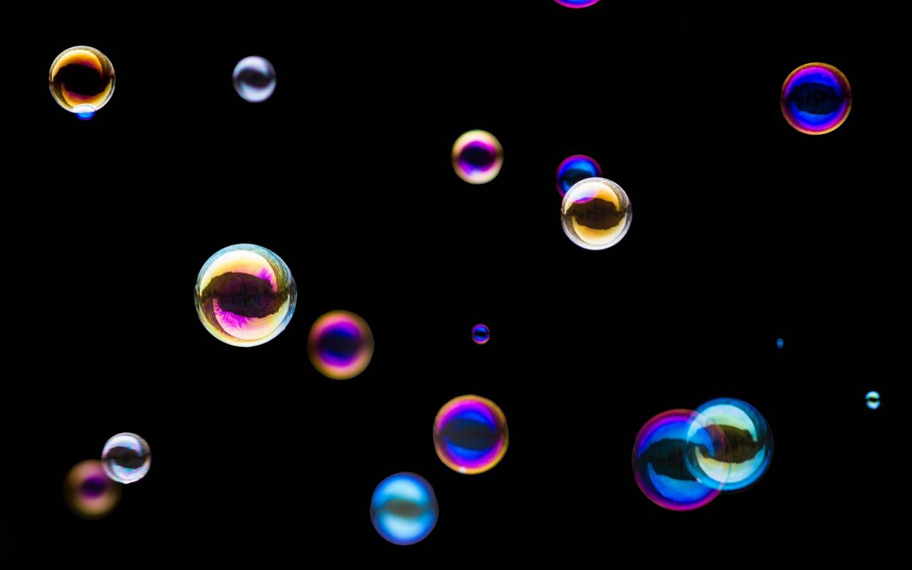 🥇 Image of Bubbles on black Background - 【FREE PHOTO】 100035962