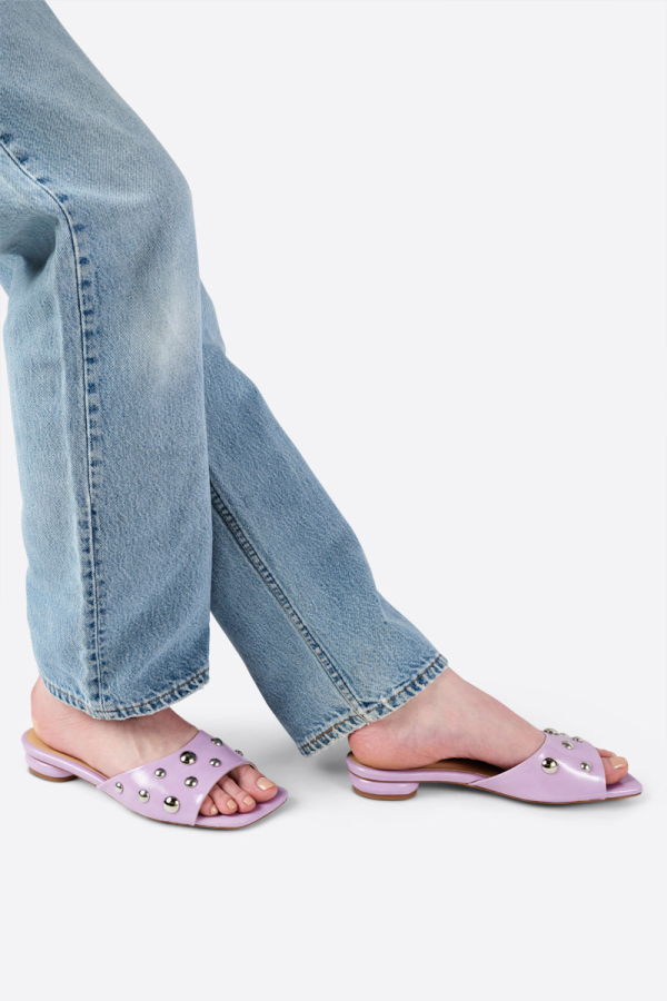 "INTENTIONALLY __________." SADIE SANDAL - Black/Lavender