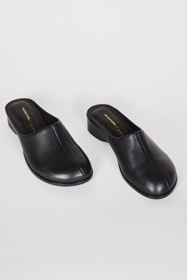 "INTENTIONALLY __________." SHIFT LEATHER BUBBLE CLOG - Black/WASABI