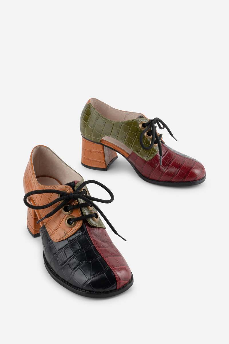 "INTENTIONALLY __________." JOE JOE FLARED OXFORD - MERLOT/WHISKEY COMBO/BLACK