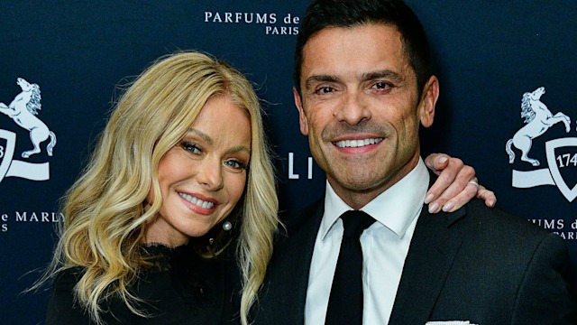 Kelly Ripa and Mark Consuelos smiling