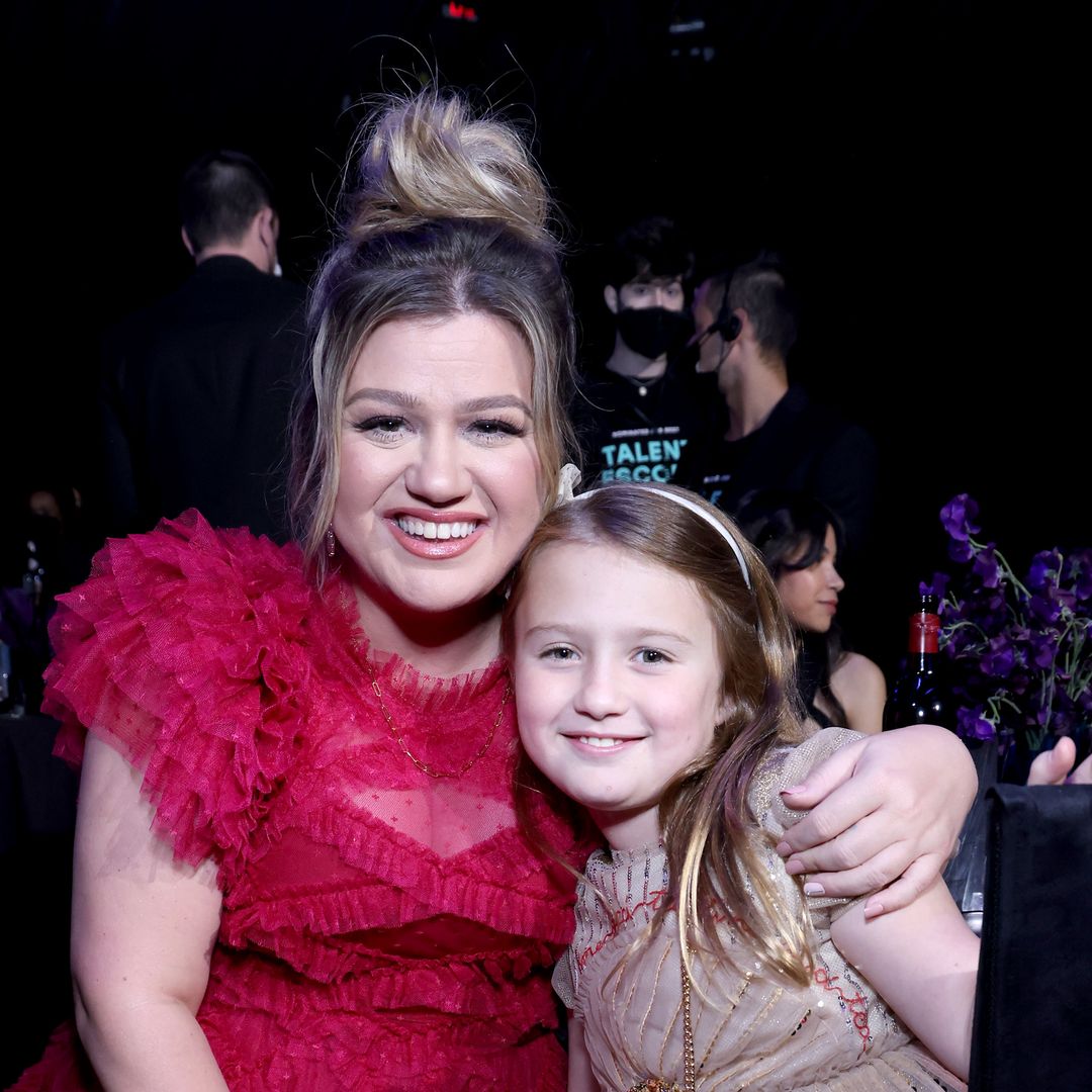 Kelly Clarkson's rarely-seen kids make surprise appearance on her show — and daughter debuts twinning haircut