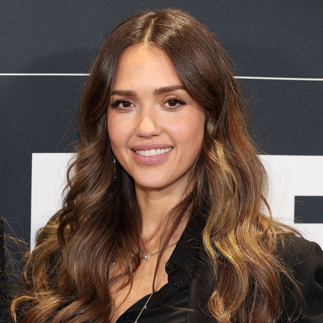 Jessica Alba pictured without $100k wedding ring after shock split