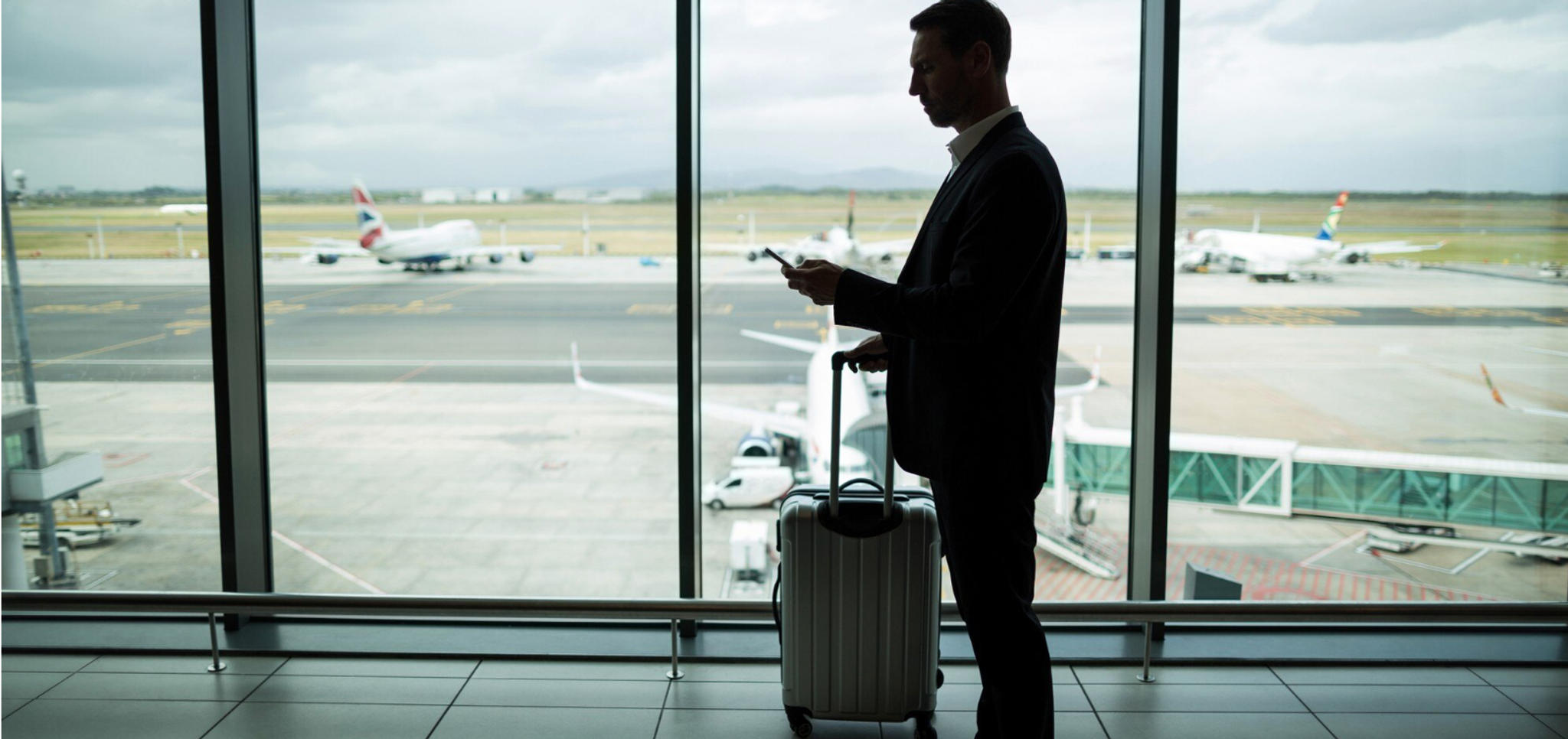 man-arrives-at-gate-on-time