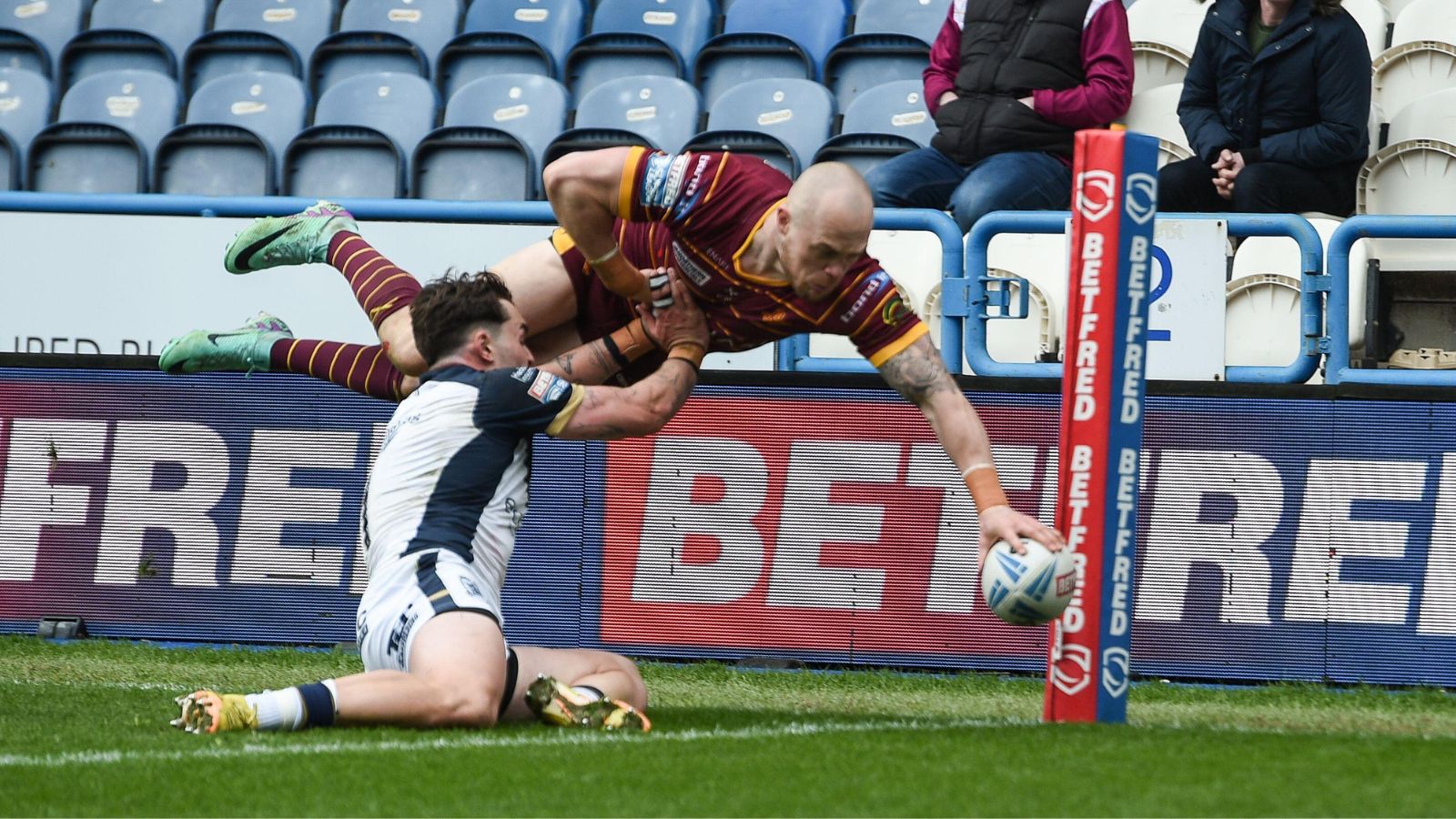 Adam Swift try v Hull FC