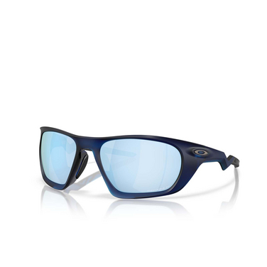 Oakley Sunglasses 943103 matte transparent blue - three-quarters view