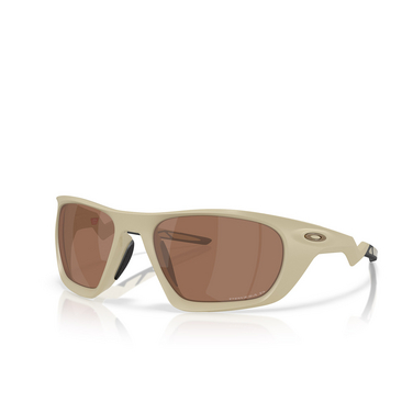 Oakley Sunglasses 943105 matte sand - three-quarters view