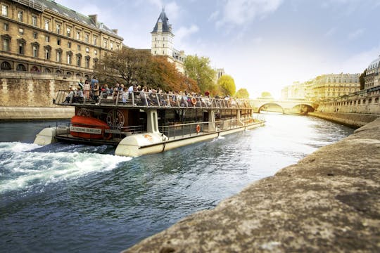 Sightseeing cruise from the Eiffel Tower