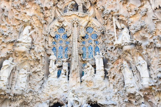 Park Güell and Sagrada Familia tickets and guided tour