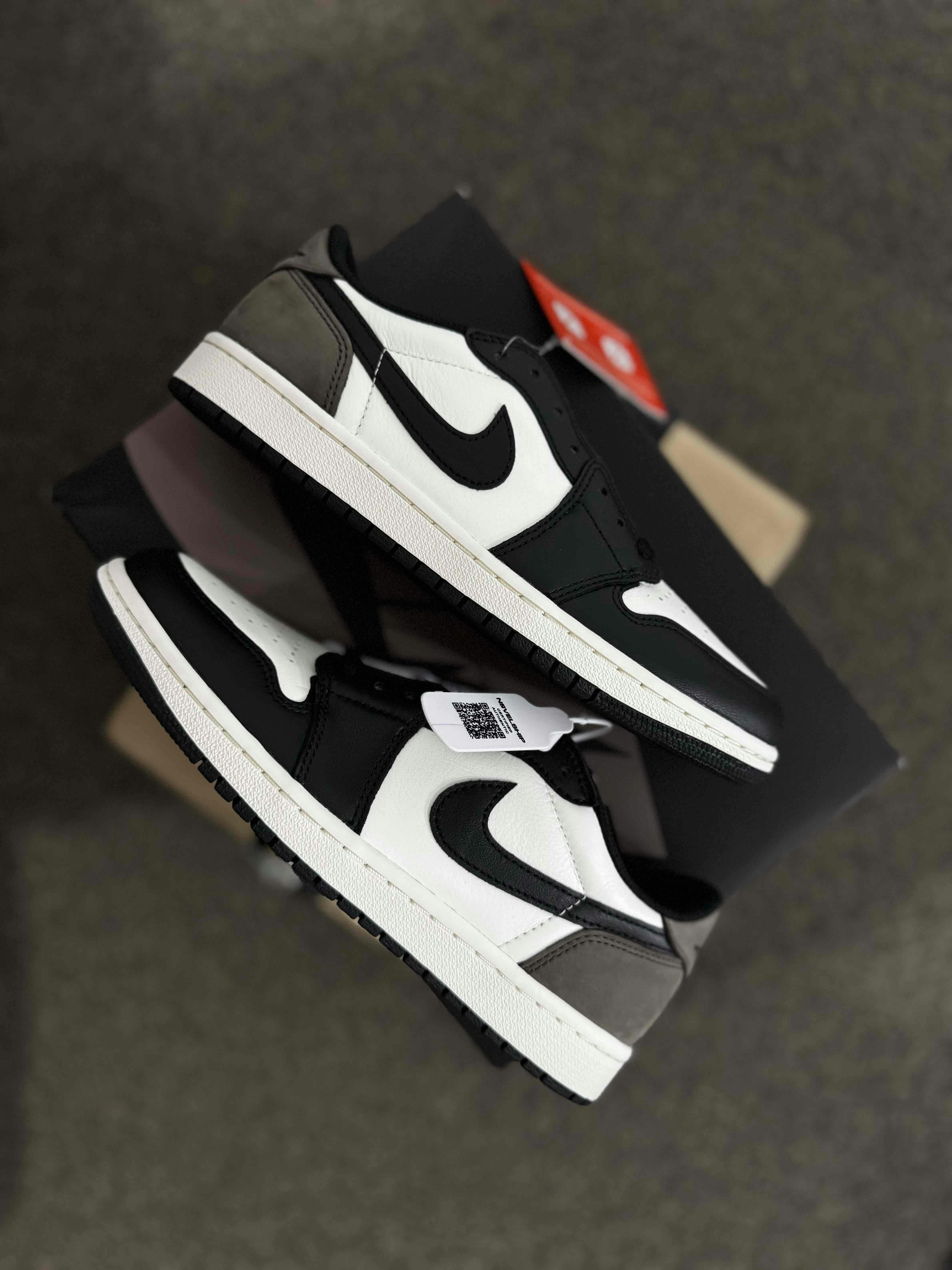 Air Jordan 1 Retro Low OG 'Mocha' CZ0790-102