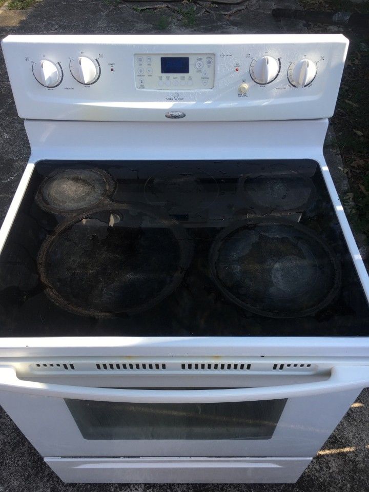 Electric Whirlpool steam clean Accubake Oven