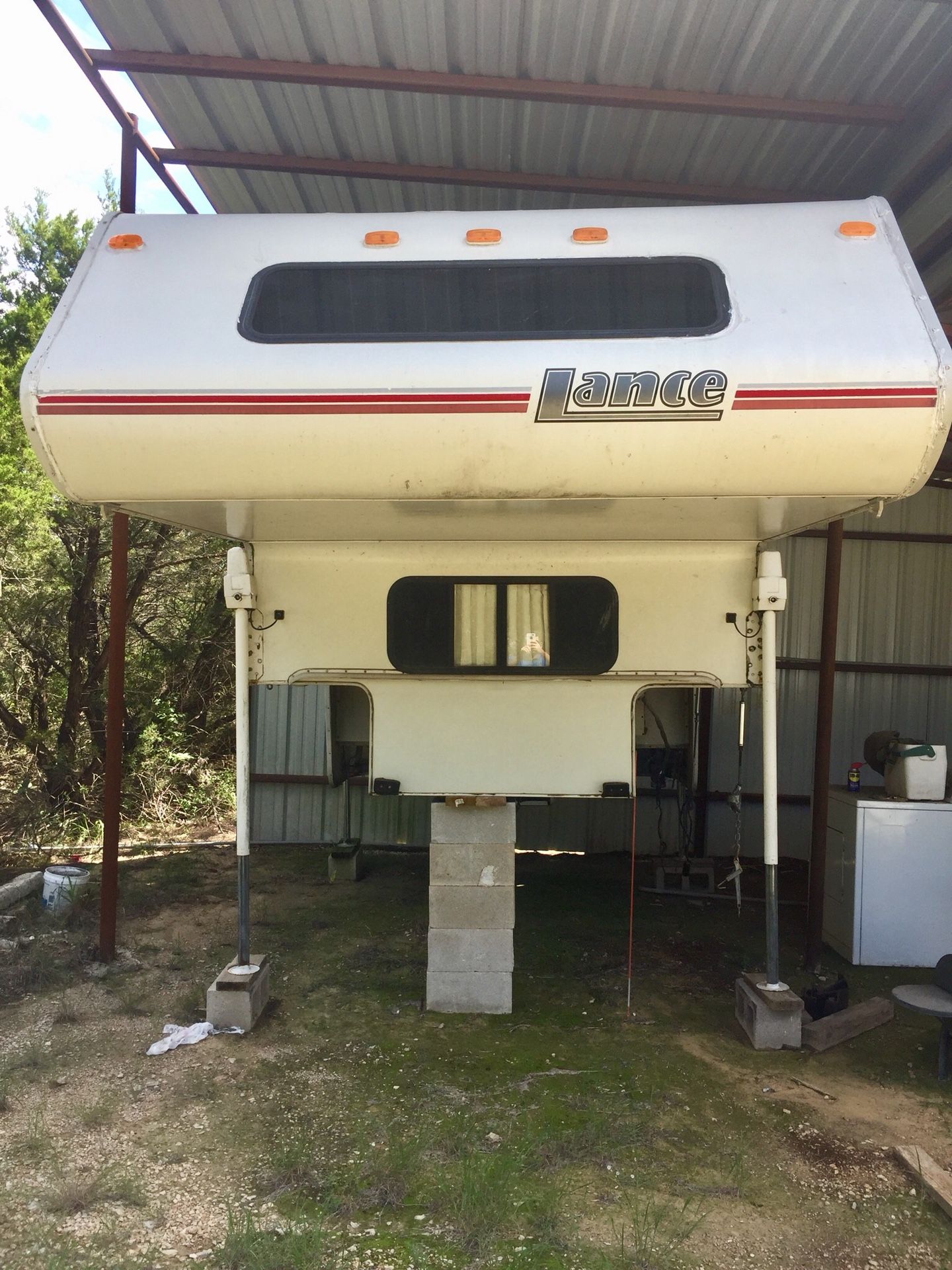 2000 Lance 920 Short Bed Truck Camper for Sale in New Braunfels, TX ...