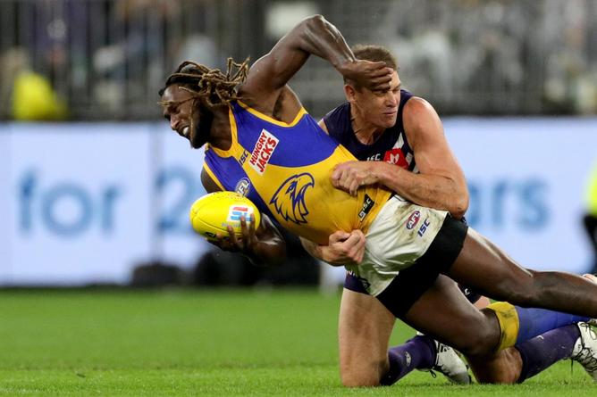 Nic Naitanui is tackled by Aaron Sandilands.