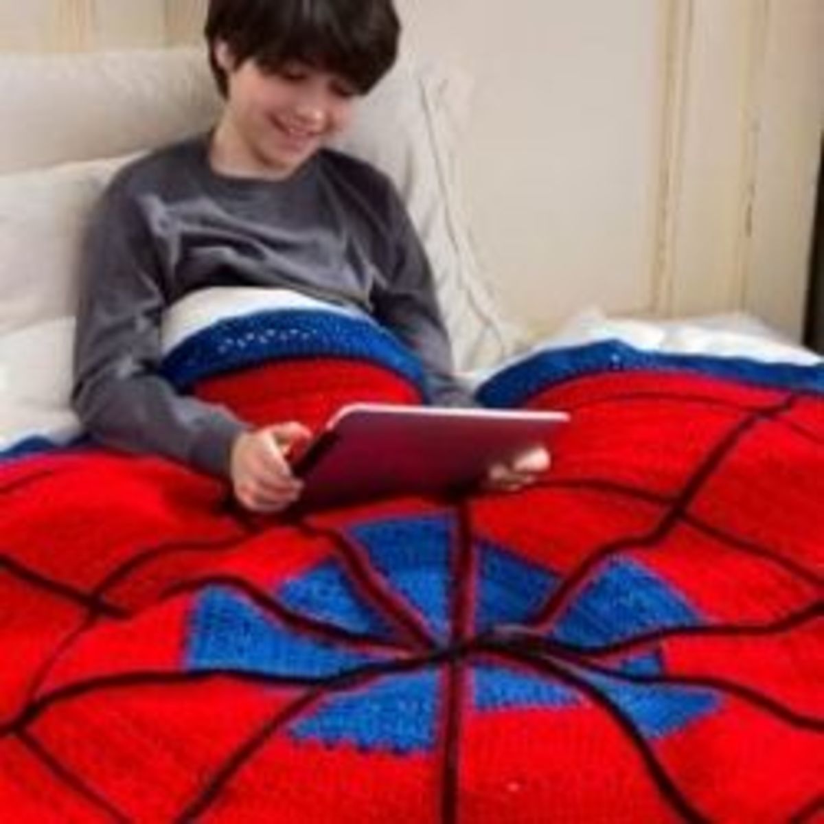 Superhero Spiderman Inspired Crochet Blanket Ideas {FREE Crochet Patterns}