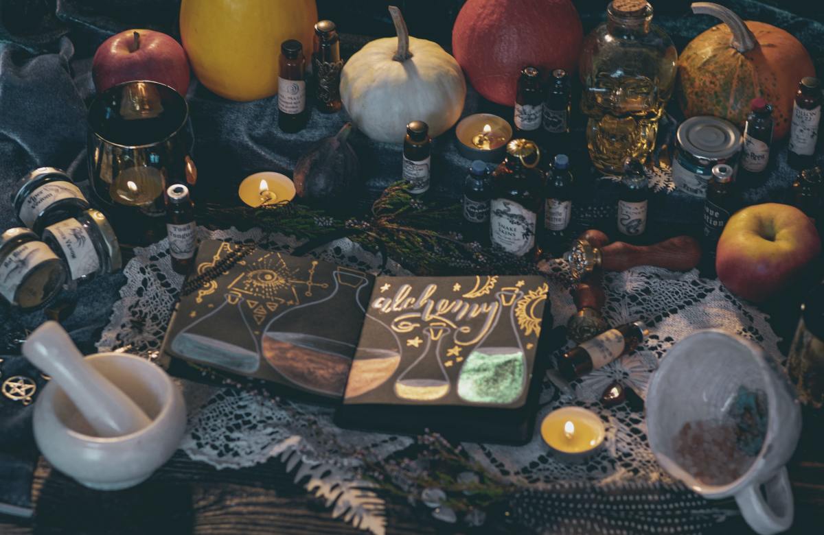 Witchcraft Correspondences: A Beginner's Guide to Using Them in Your Spellwork