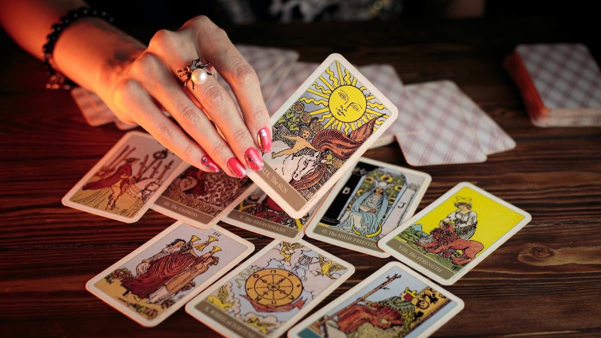 How to Make a Living as a Professional Tarot Reader