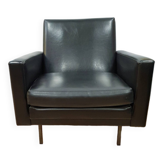 Fauteuil en skaï noir, années 1960