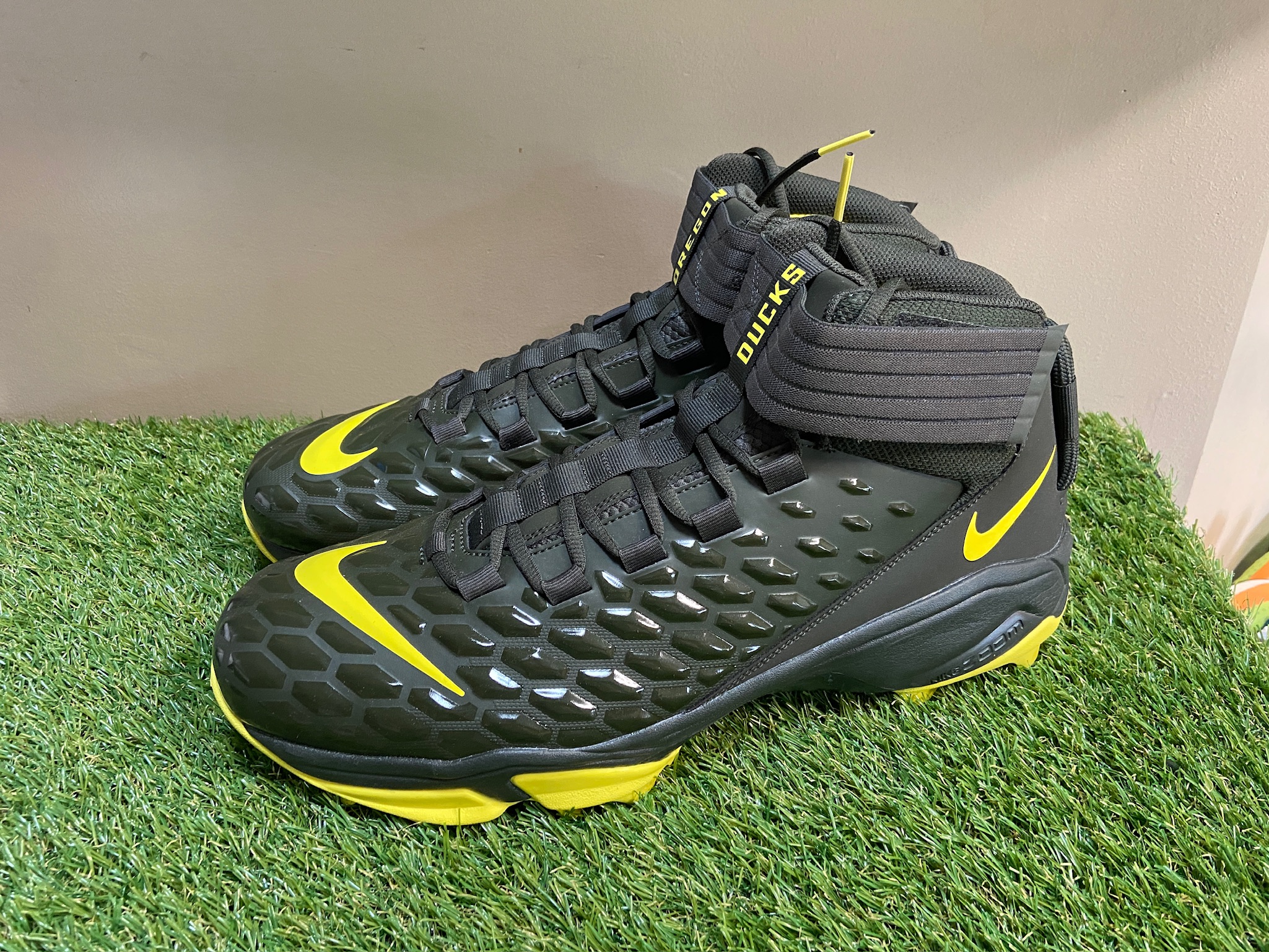 Nike Force Savage Pro 2 Mid Shark Oregon Ducks Sample PE Cleats Sz 17 CI9904-305