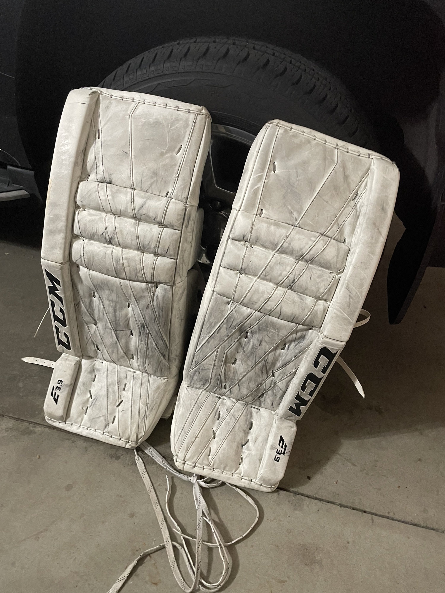 31" CCM Goalie Leg Pads