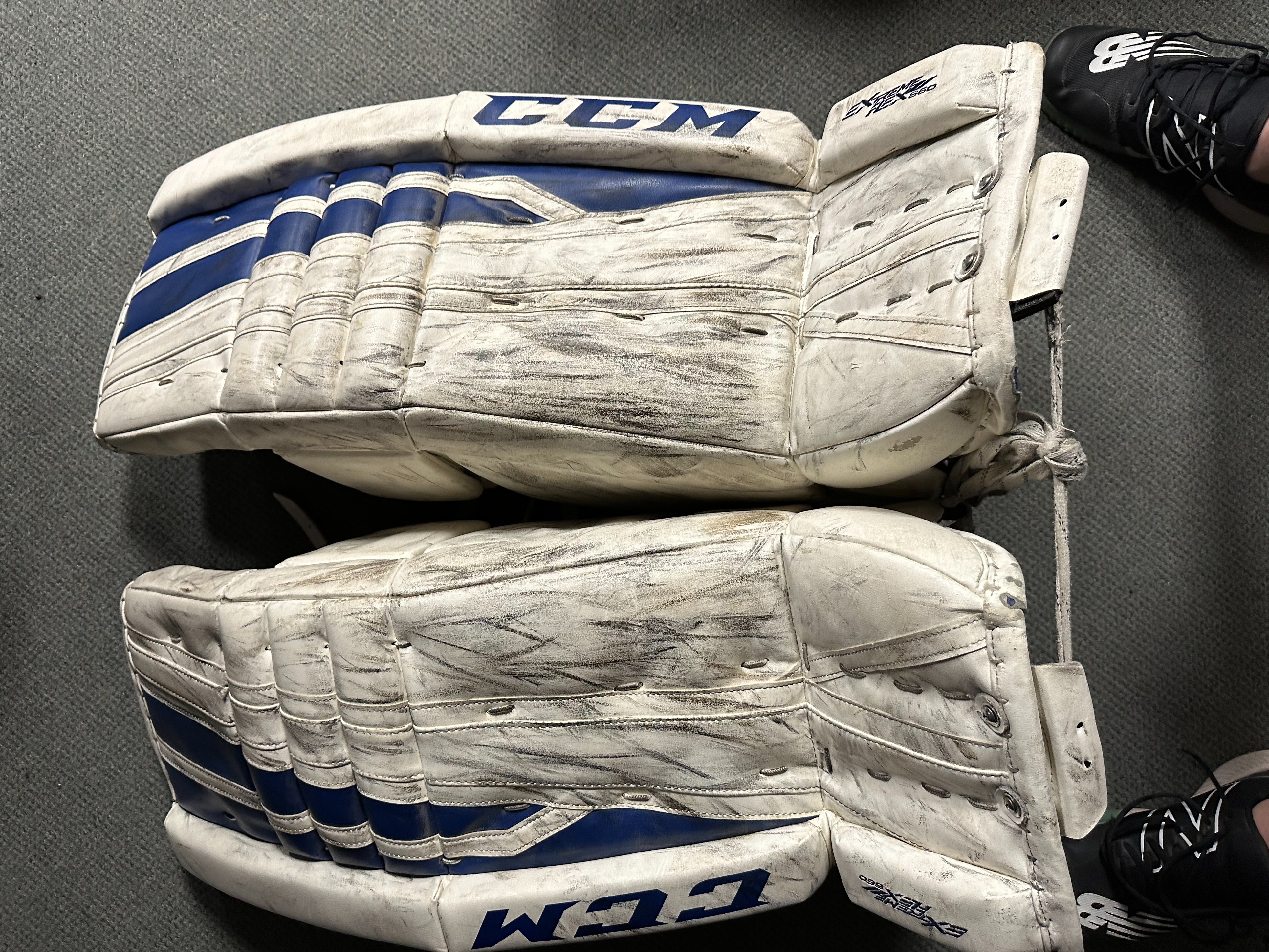 Used 31" CCM Extreme Flex 860 Goalie Leg Pads