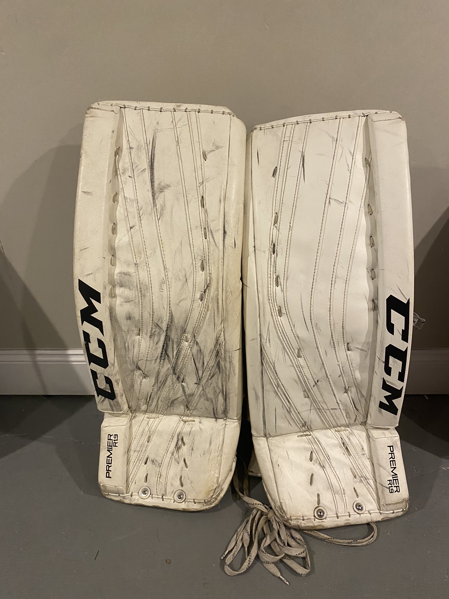 31" CCM  Premier R1.9 Goalie Leg Pads