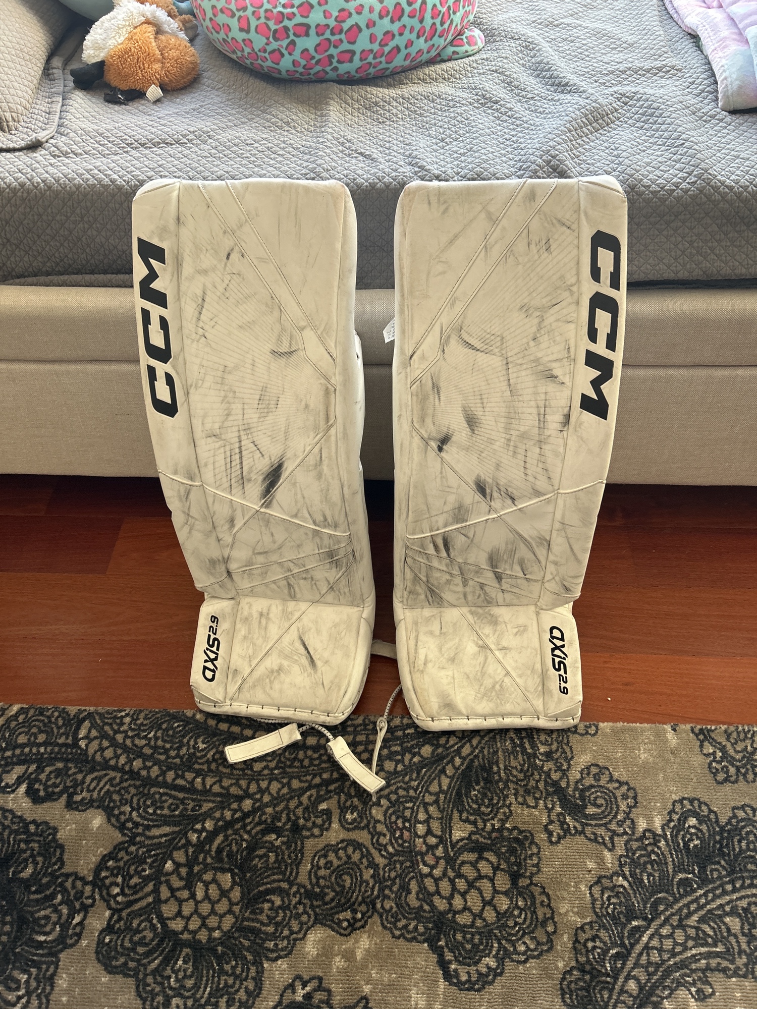 31" CCM  Axis 2.9 Goalie Leg Pads