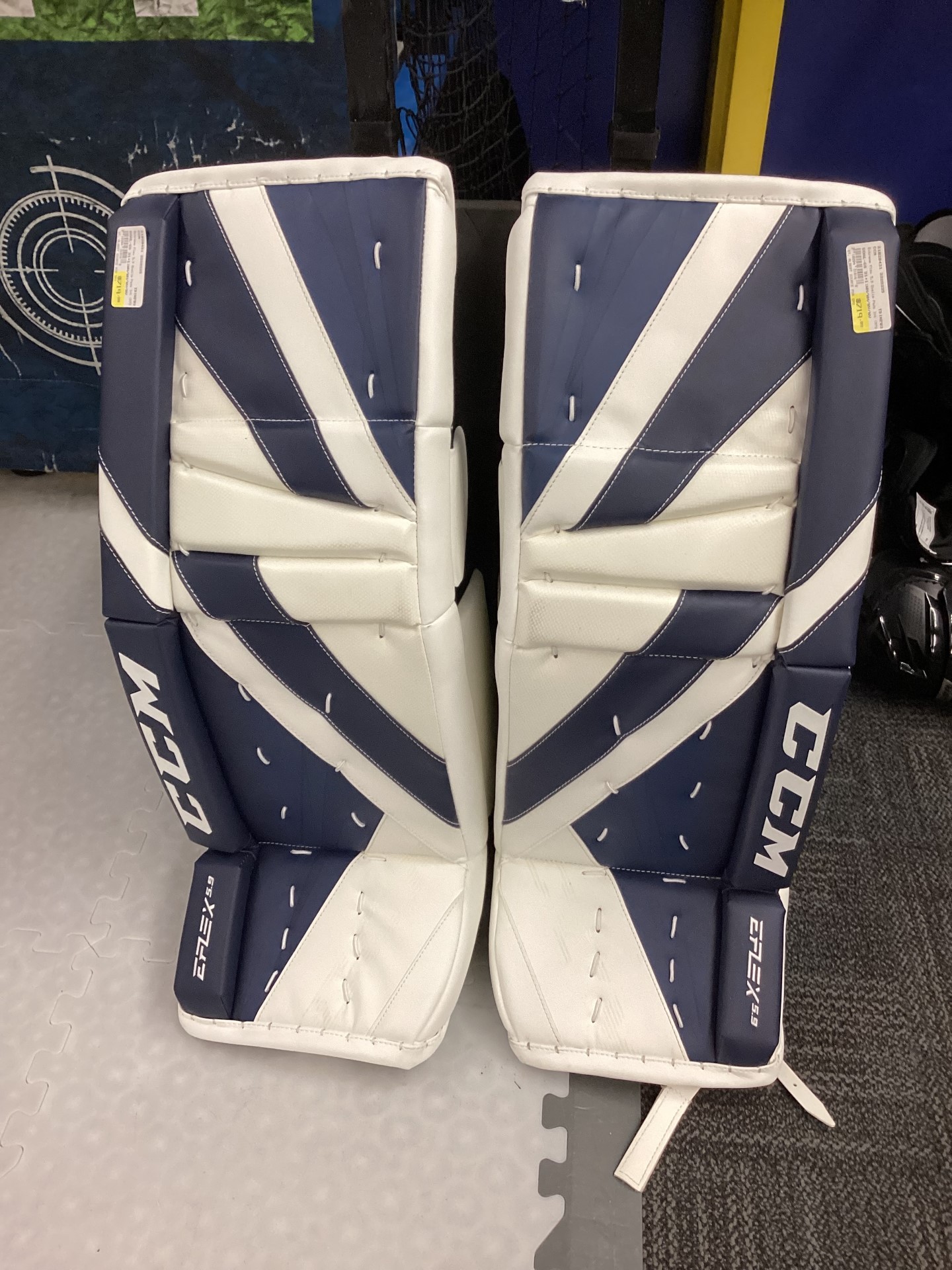 New 31" CCM Extreme Flex 5.9 Goalie Leg Pads