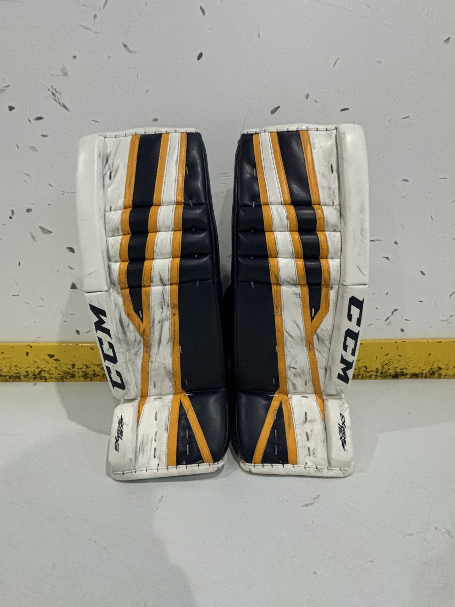 Used 31" CCM Extreme Flex II Goalie Leg Pads