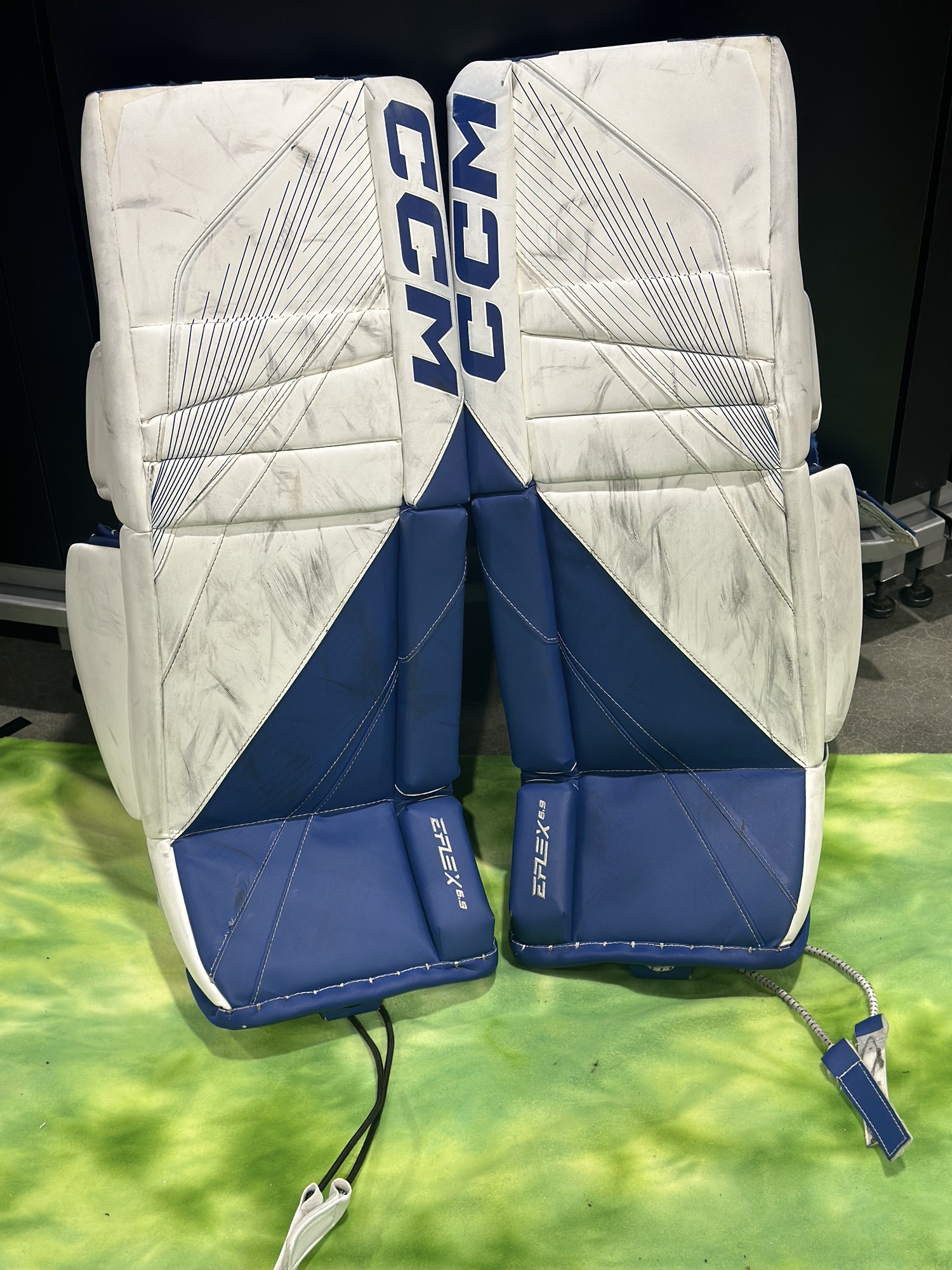 Blue Used 31" Intermediate CCM Eflex 6.9 Goalie Leg Pads