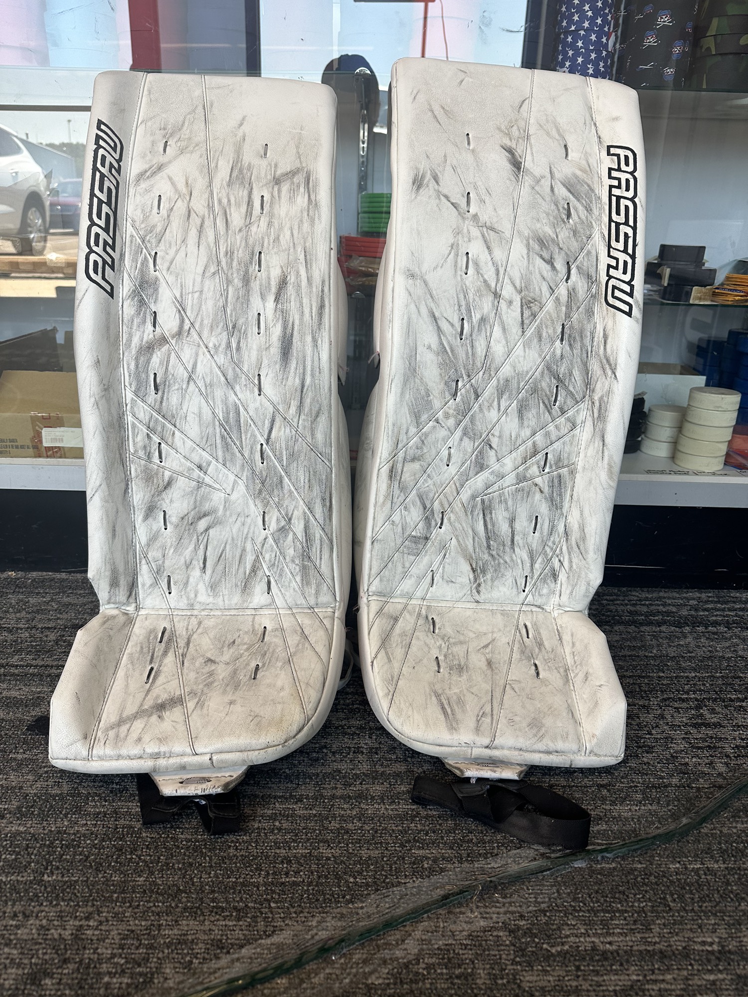 White Used 32" Senior Passau Goalie Leg Pads