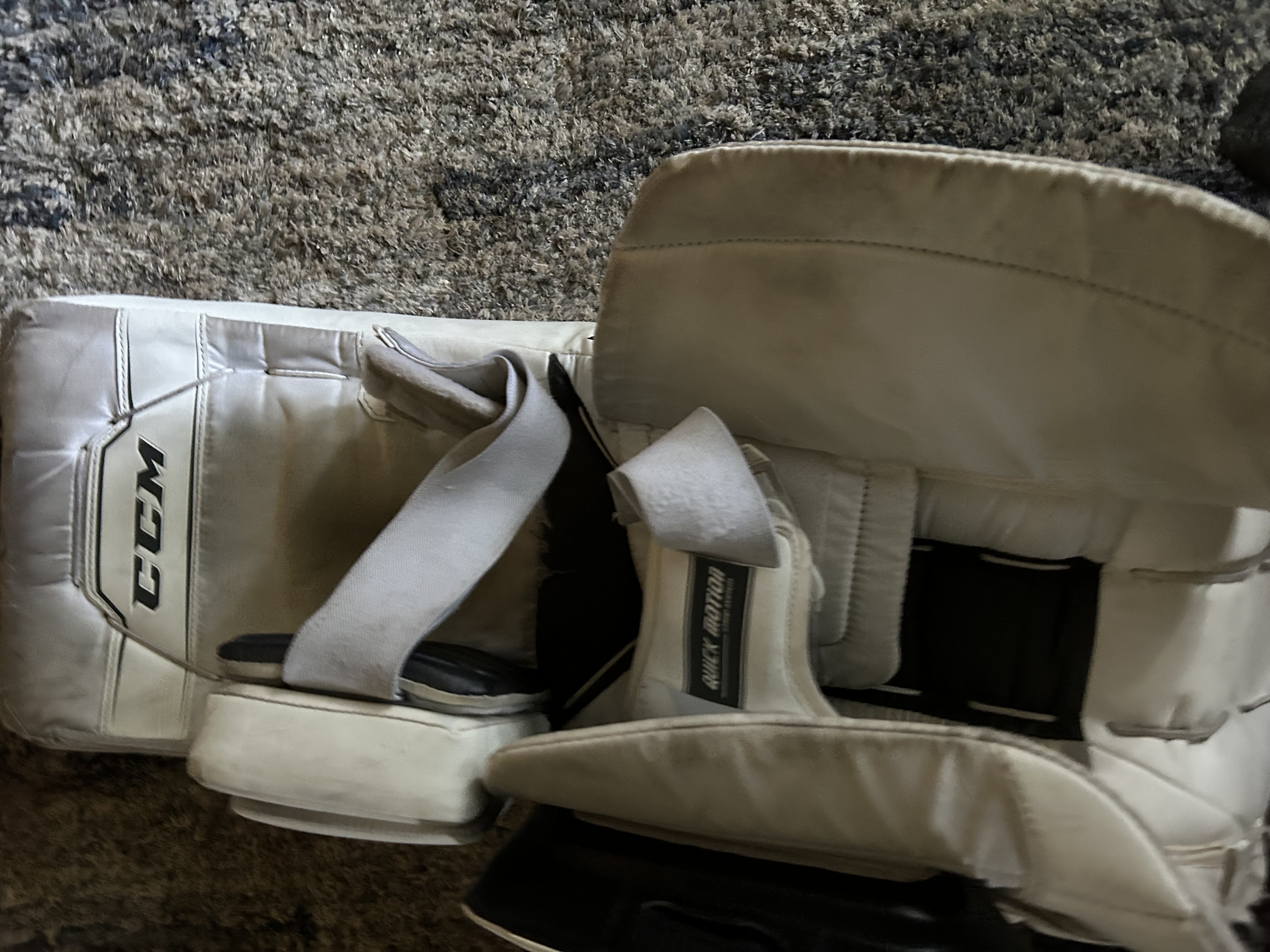 Used 31" CCM Axis 1.9 Goalie Leg Pads