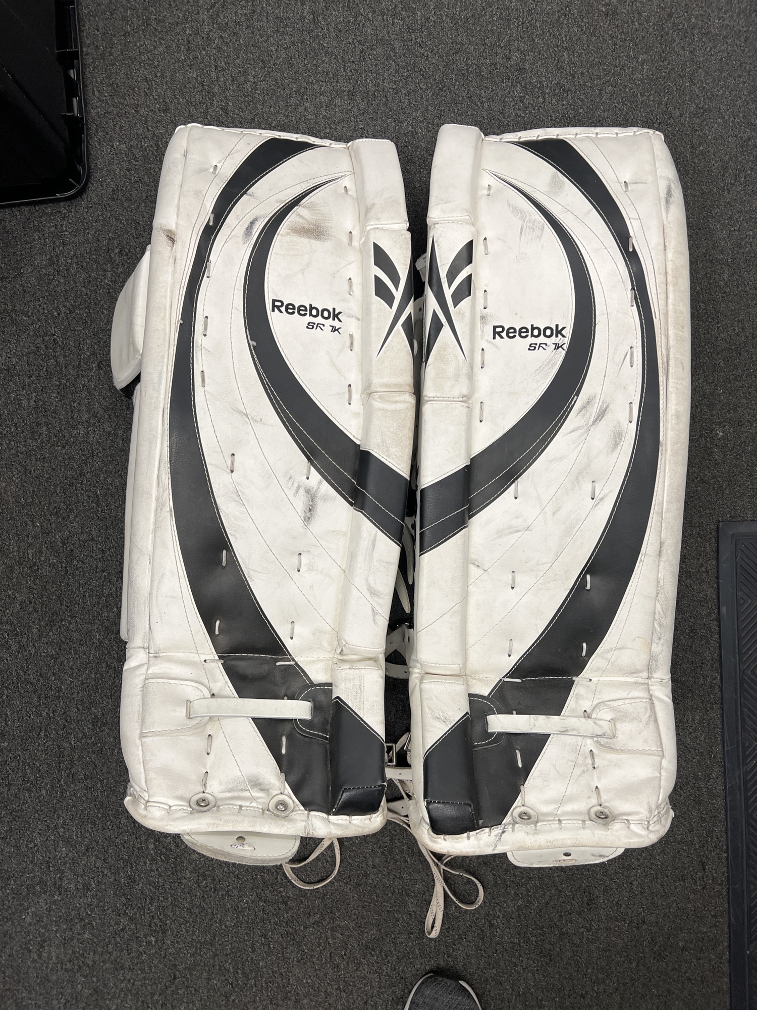 Reebok SR 7K 32+1” Goalie Leg Pads