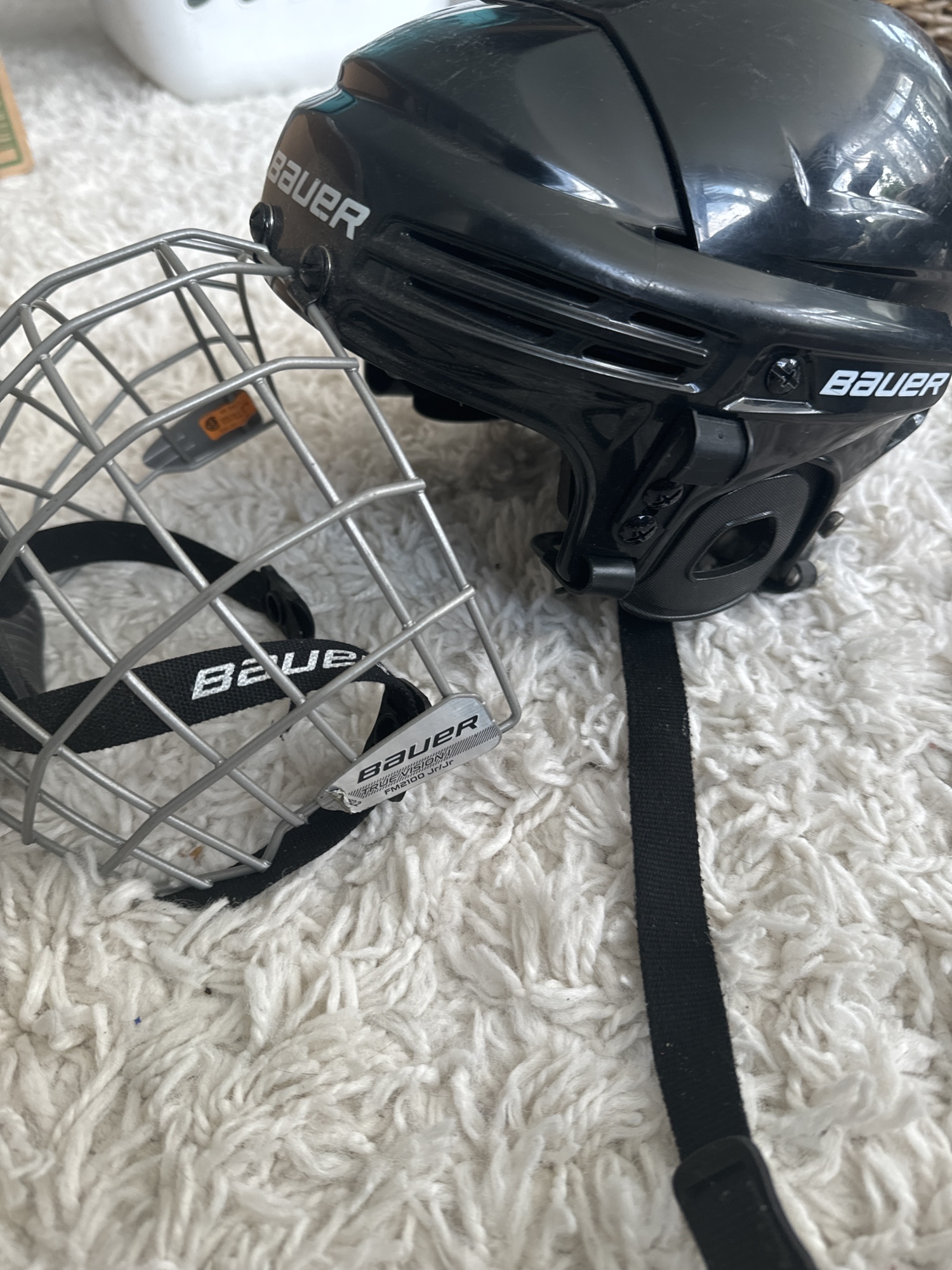 Used Youth Bauer Bhh2100jr Helmet