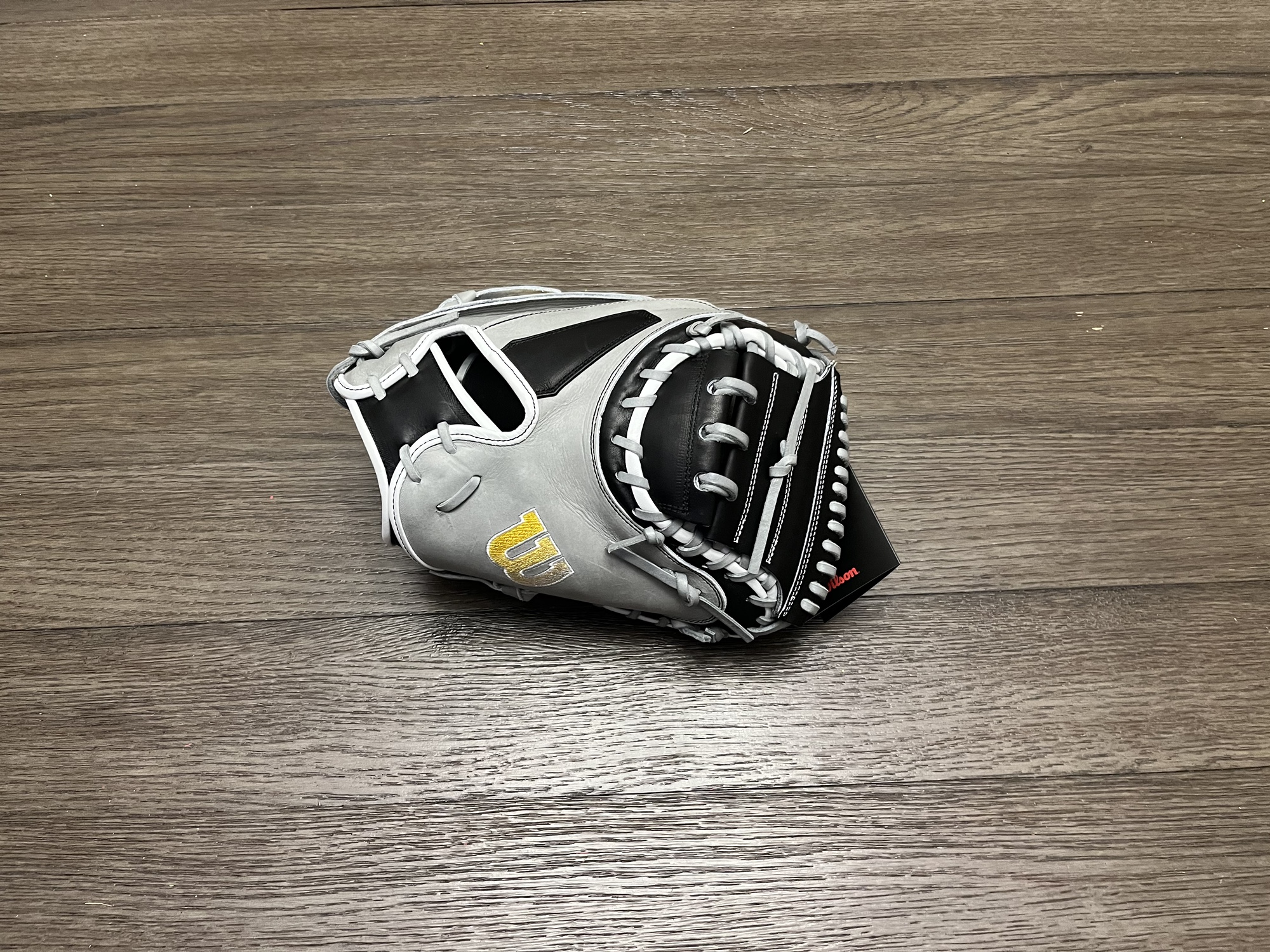 New Wilson A2000 1790 34” Catchers Mitt