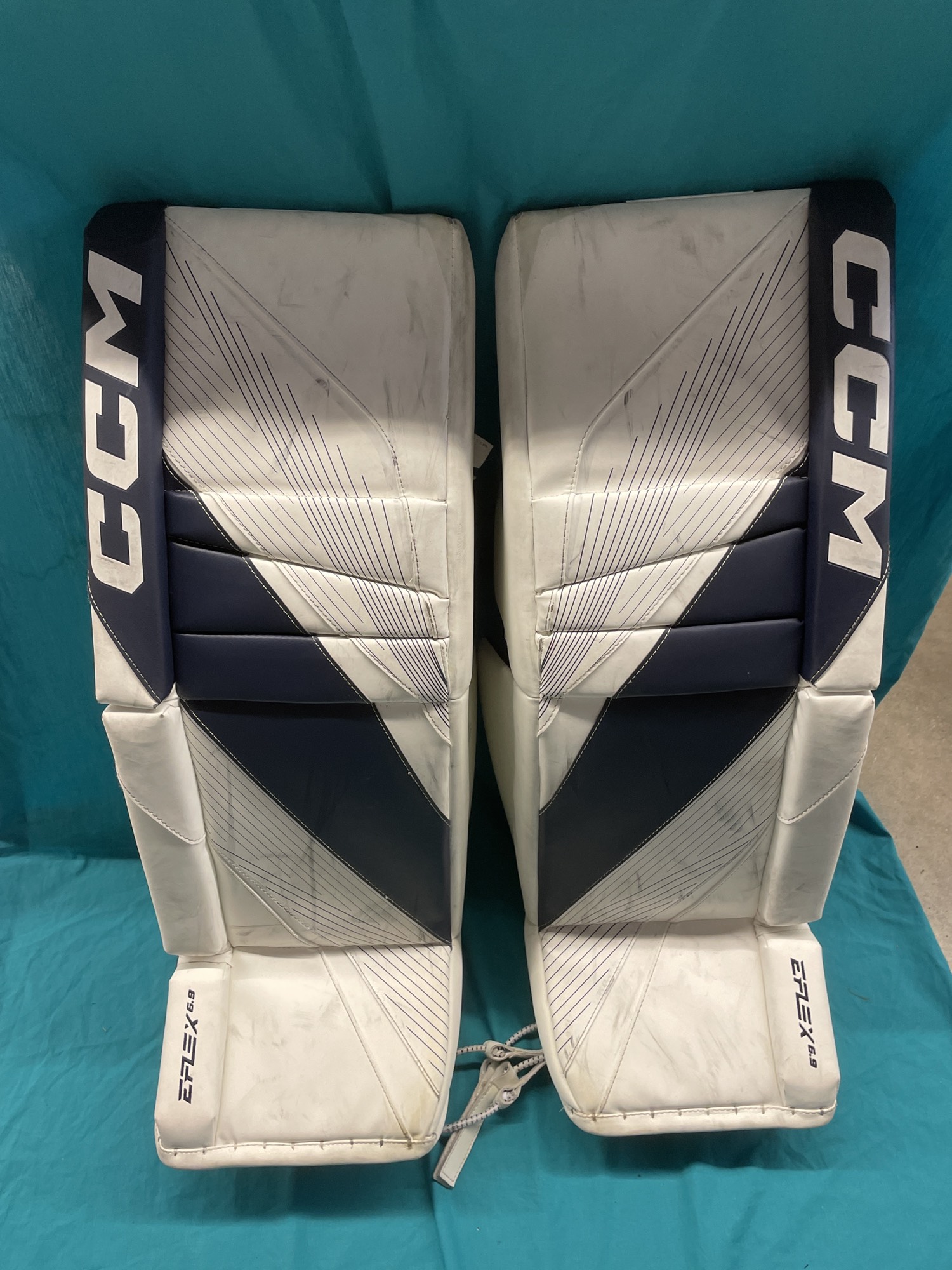 White Used 32" Senior CCM Eflex 6.9 Goalie Leg Pads