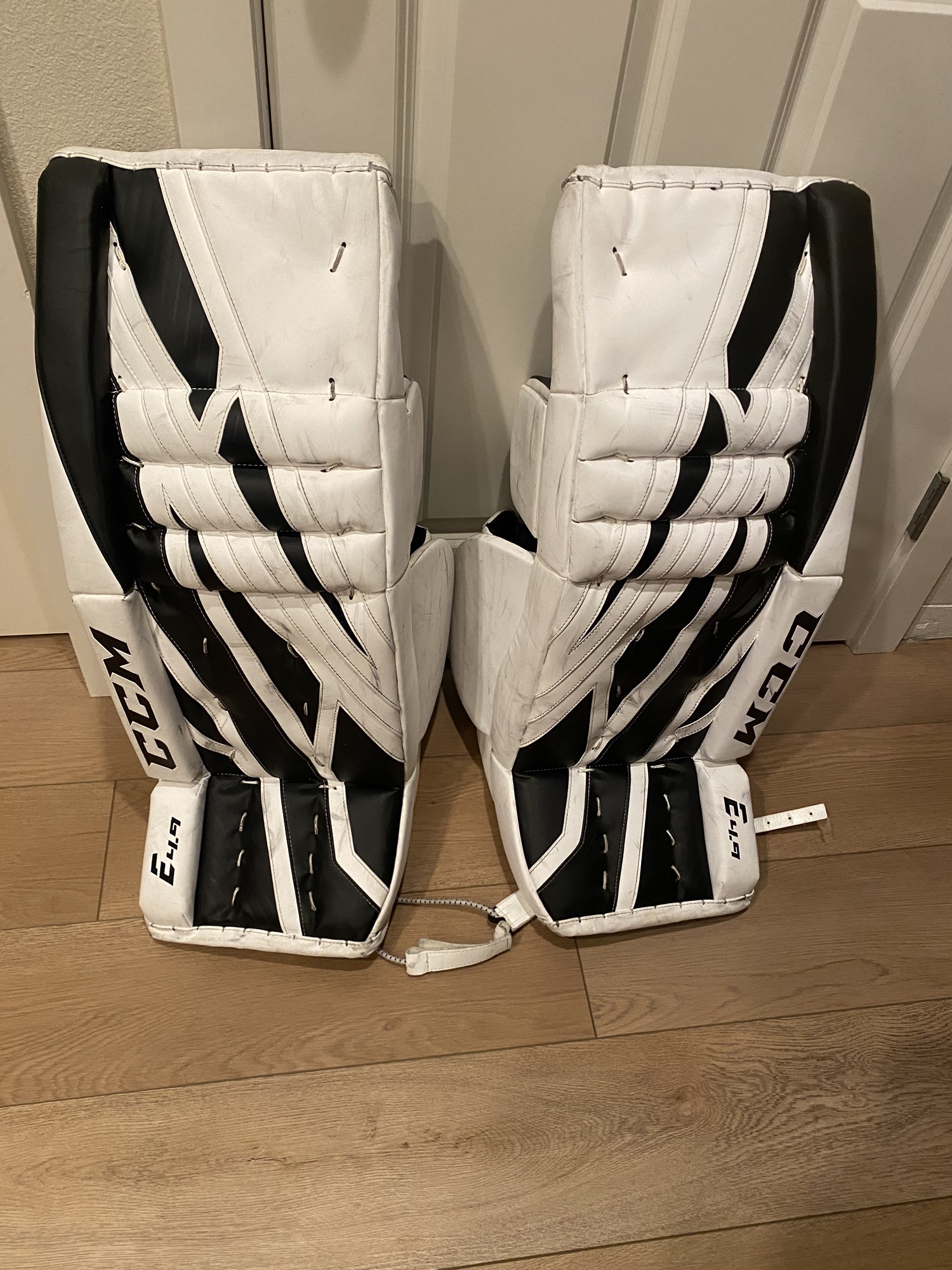 Used 31" CCM E4.9 Goalie Leg Pads