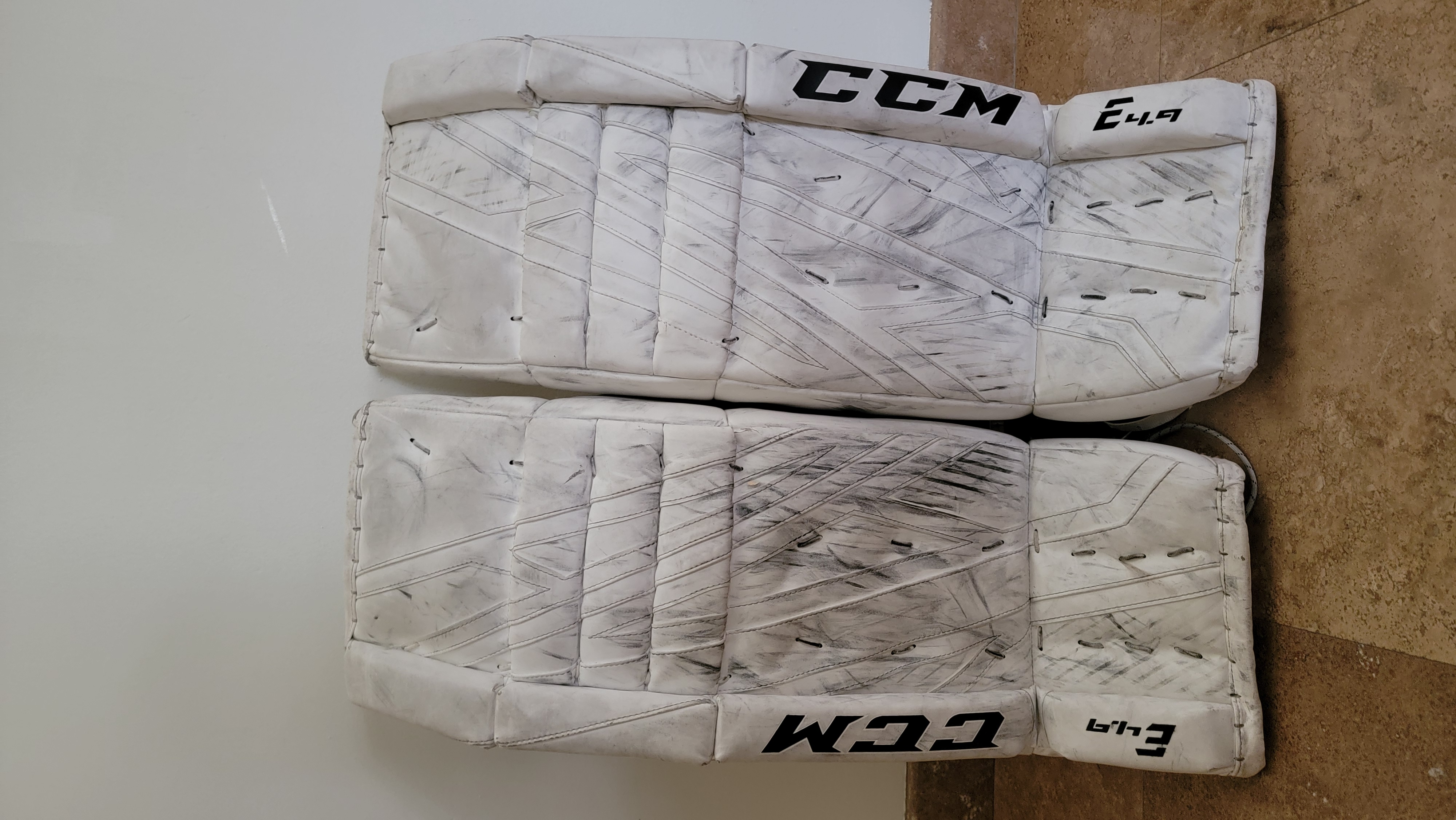 CCM Extreme Flex 4.9 Goalie Leg Pads 31+1