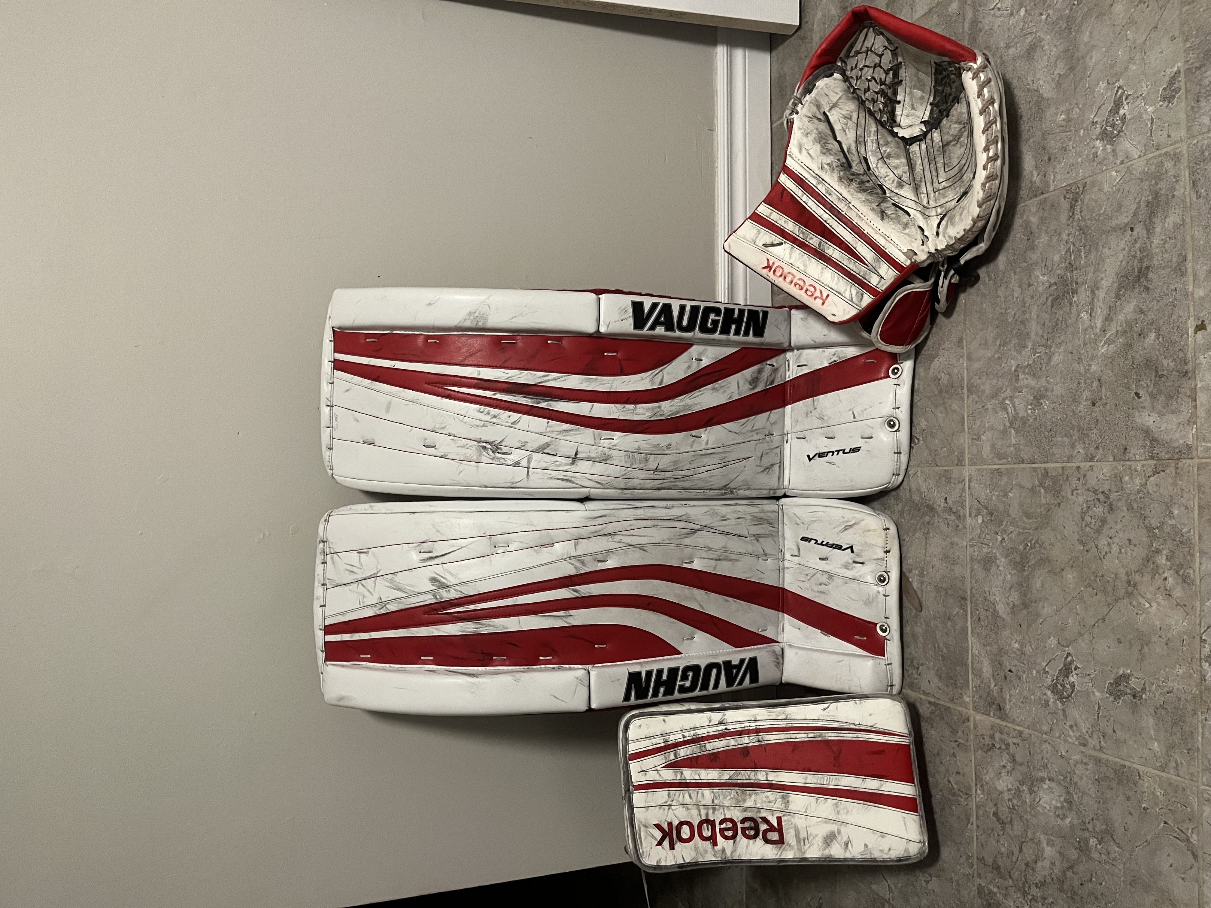 Used 34" Vaughn Regular Goalie Full Set