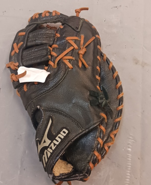 Used Mizuno Right Hand Throw First Base GVF100 Baseball Glove 12"