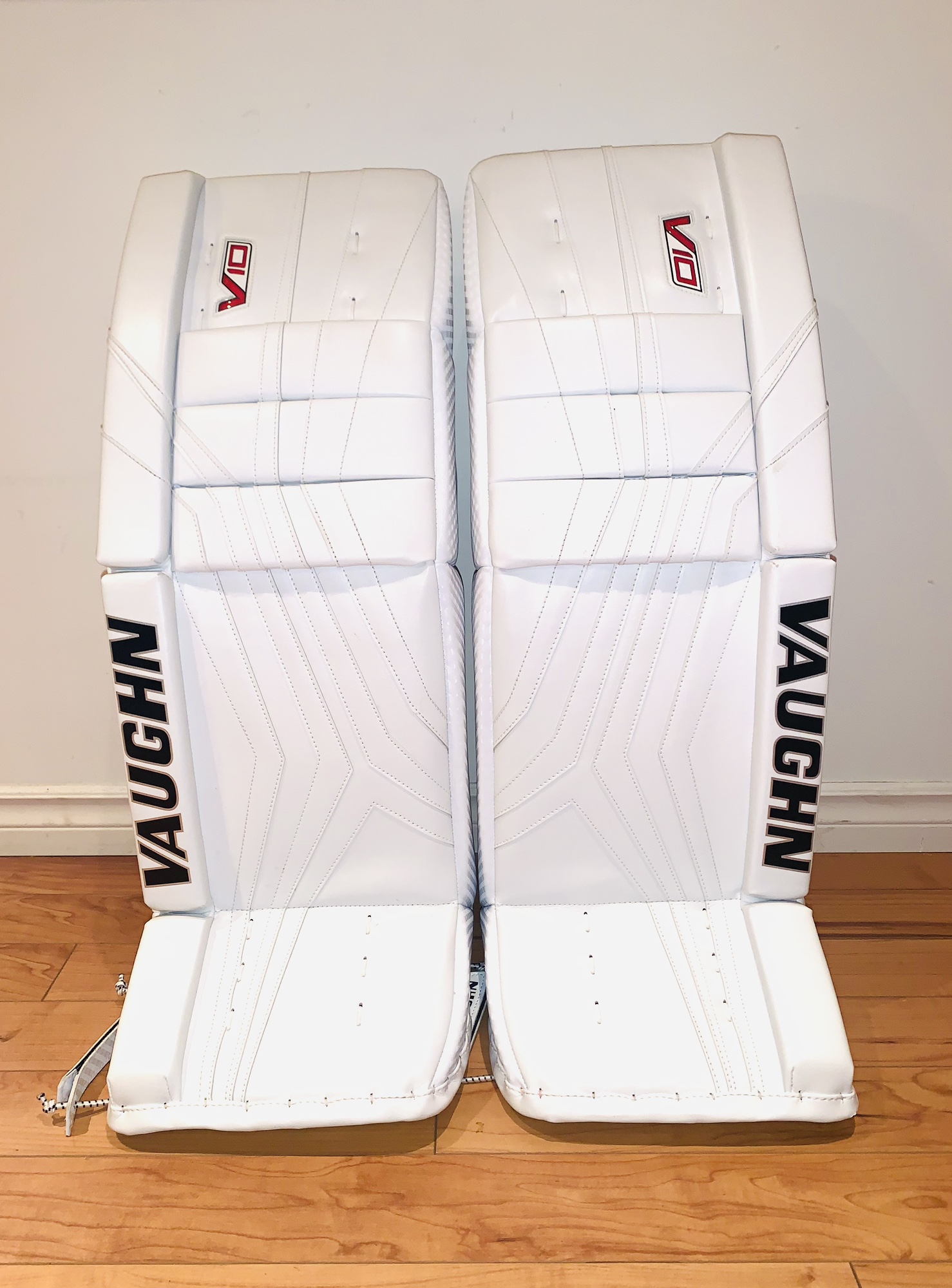 32" Vaughn (New) Velocity V10 Pro Carbon Goalie Leg Pads