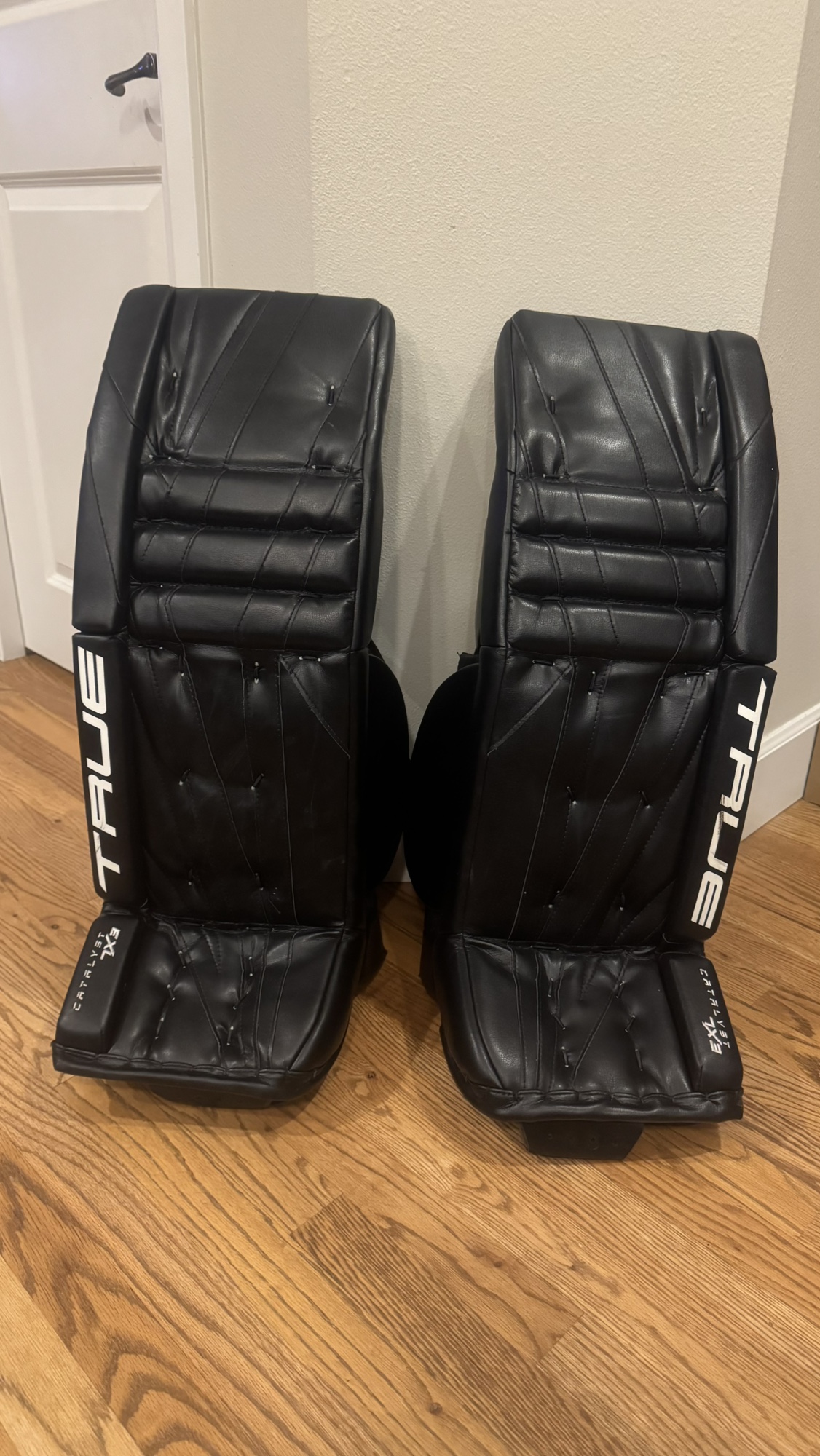 True Catalyst 7x3 Intermediate 31+2 Goalie Leg Pads