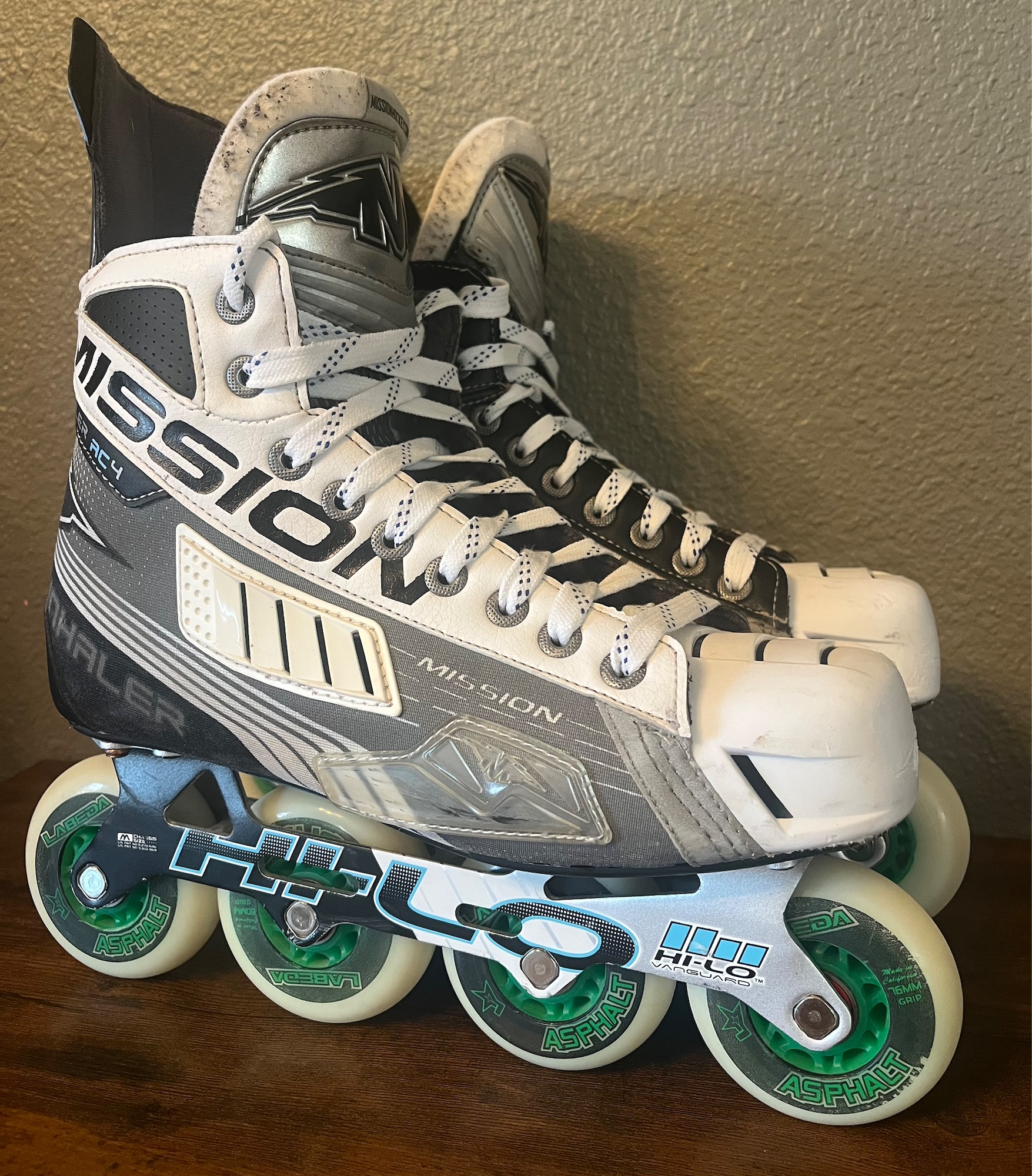 Mission Inhaler AC4 senior inline hockey skates size 8D