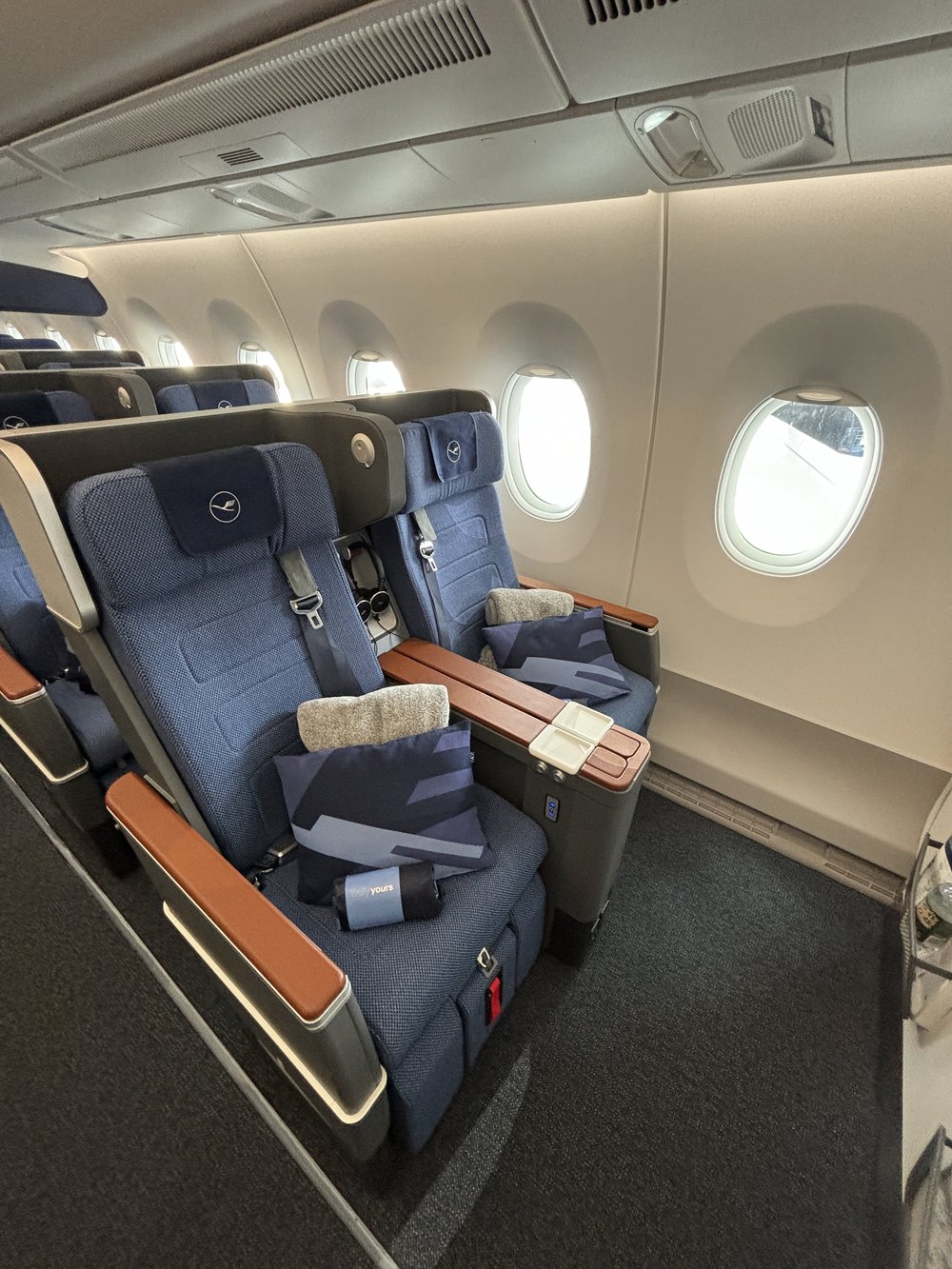 Flight Review: trying out Lufthansa's Allegris Business Class cabin ...